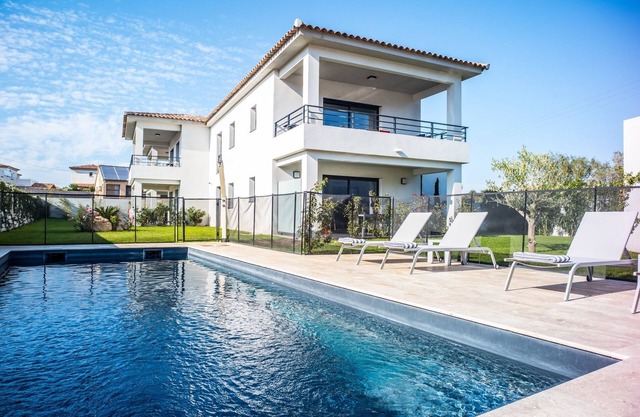 T3 RESIDENCE PETRADORU EN PISCINA DE CONFORT CON ENCANTO ILE-ROUSSE