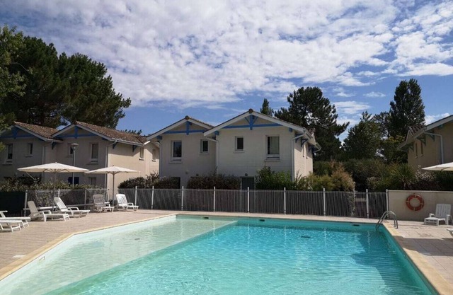 Charming T3 House in Residence with Swimming Pool