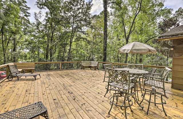 Charming Tallahassee Family Hideaway: 5 Mi to FSU!