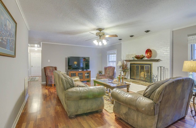 Charming Tennessee Retreat w/ Fireplace & Grill!