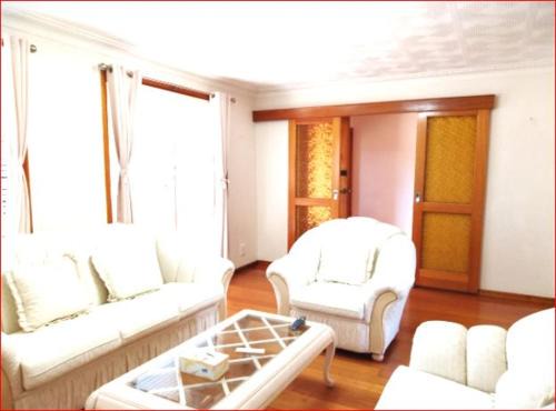 Charming Three-Bedroom Holiday Home Near Tourist Attractions