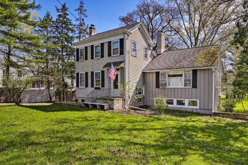 Charming Tivoli Home with Patio, by Town and Shops