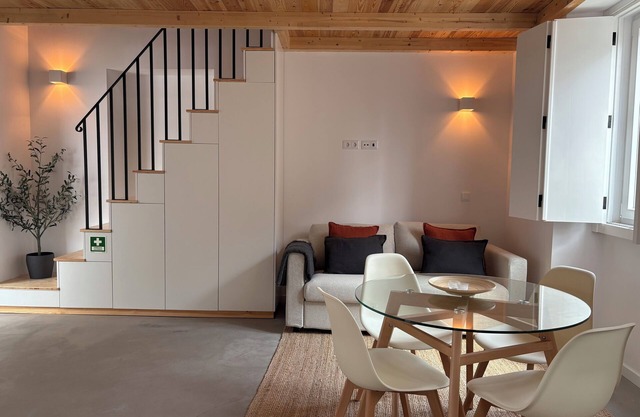 Charming townhome in delightful Montemor-o-Novo with WiFi, AC