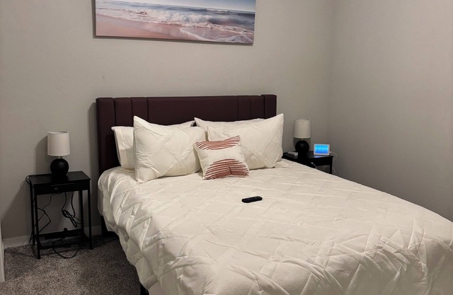 Charming townhome with AC, WiFi in fabulous Cottage Grove