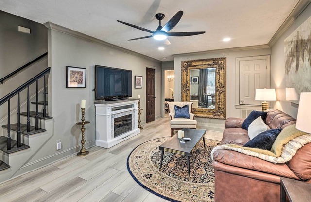 Charming Townhome Near Downtown Fayetteville!