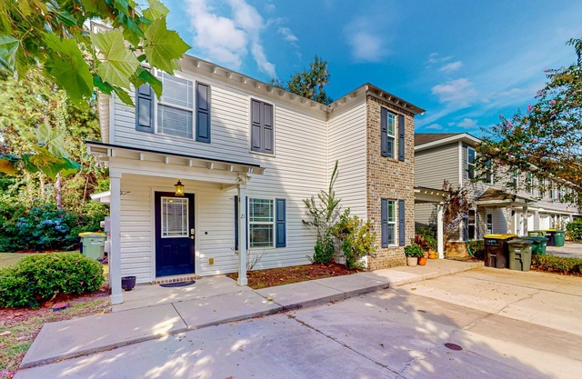 Charming townhome with tree-lined deck, pool and dock access, & updated interior