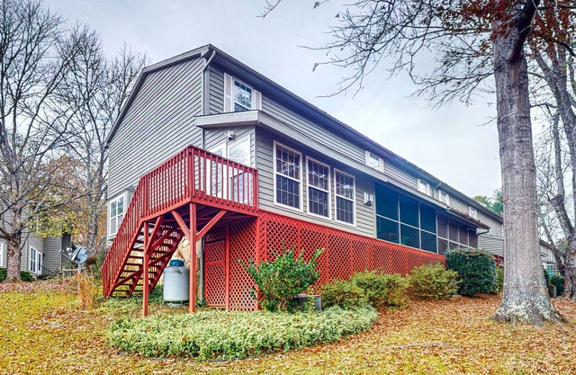 Charming townhouse offers a cozy retreat with stunning mountain views.