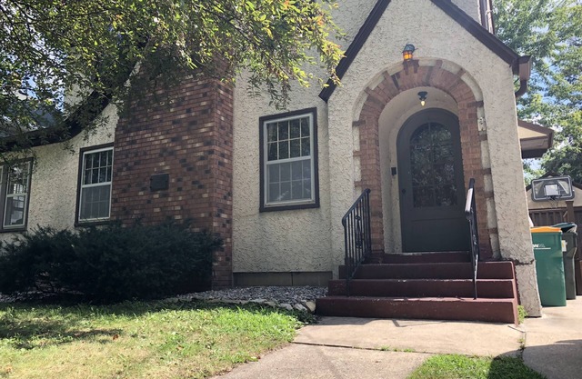 ¡Esta encantadora casa es para TI! Convenientemente ubicado a 1/2 milla de Mayo Clinic.