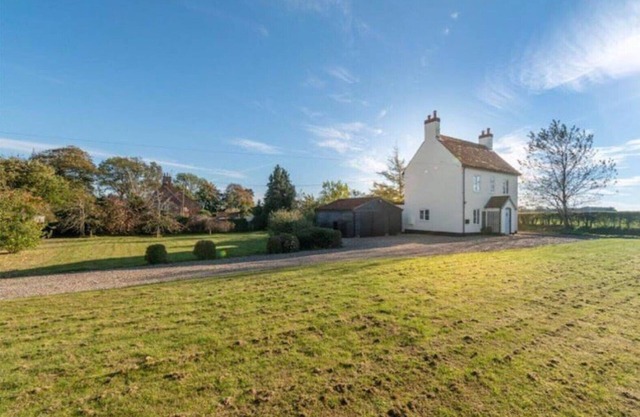 Charming two bedroom cottage - North Norfolk coast
