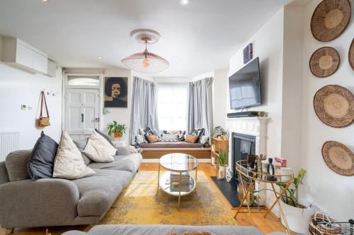 Charming Two-Bedroom in Shepherds Bush