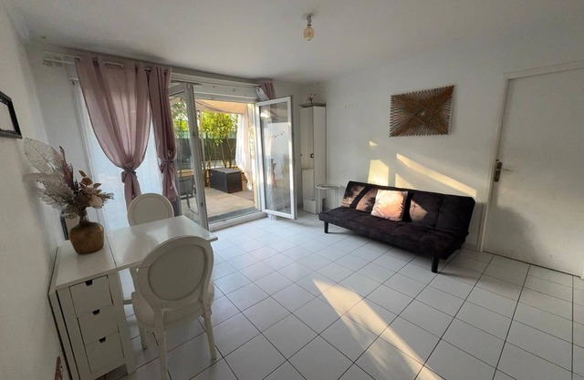 Charming two-room apartment with large terrace. Secure residence.