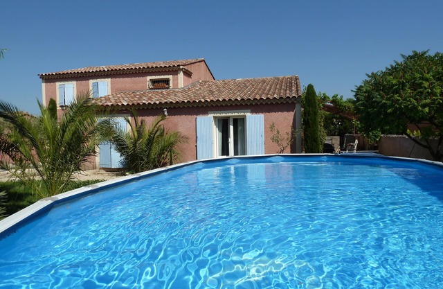 ENCANTADORA VILLA PROVENZAL TÍPICA AL PIE DE LUBERON