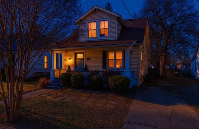 Charming Urban 3BR | Hot Tub | Near DERBY & SDF!