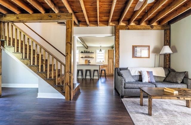 Charming 3-bedroom farmhouse in peaceful Fontana-on-Geneva Lake