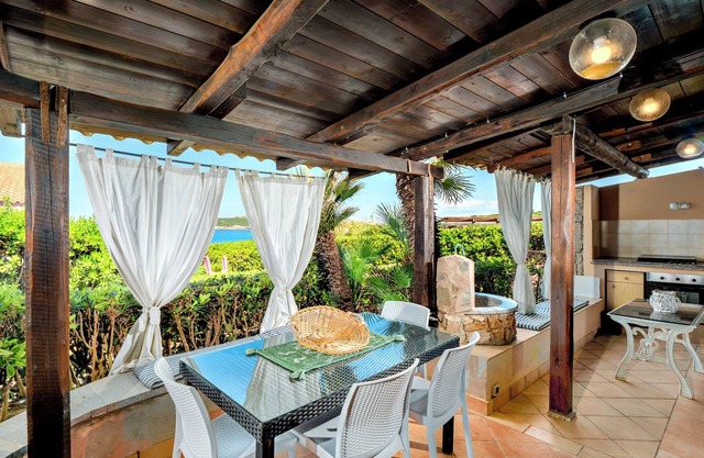 Encantadora villa con vistas al mar, Wi-Fi, jardín y terraza