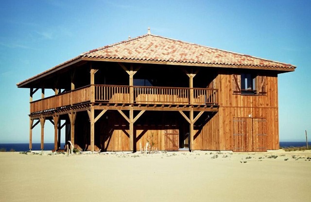 Encantadora villa, ubicación excepcional en la duna con vistas al océano.