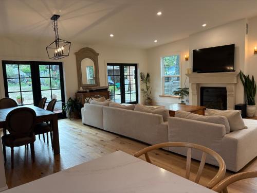 Charming Victoria Character Home-Pet Friendly