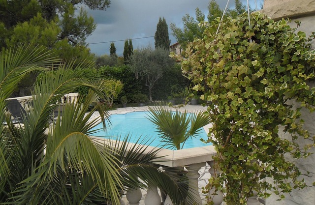 VILLA CON ENCANTO A 15 MIN DE BONITA CON PISCINA COMÚN