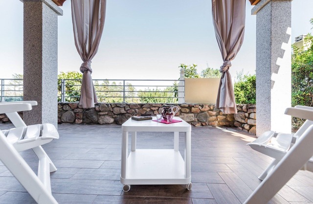 Charming Villa by the Sea - P5509