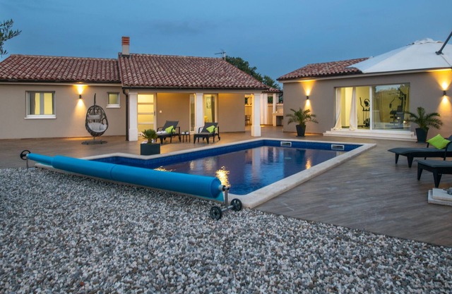 Charming villa Caerus with heated pool, sauna, children's playground