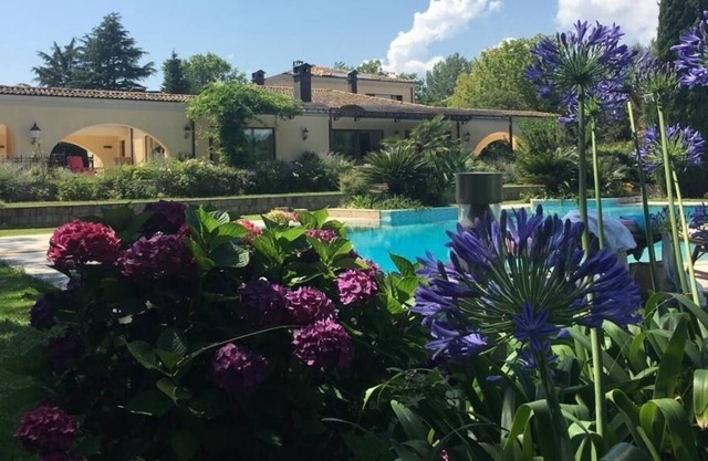 Encantadora villa en un hermoso jardín a 20 km de Roma en el campo de golf Olgiata