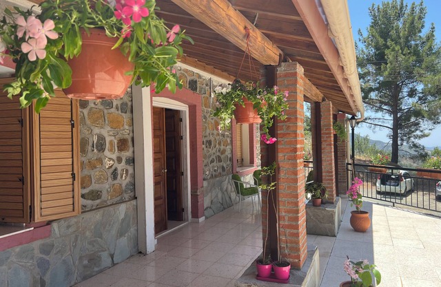 Encantadora villa en Pano Platres, Chipre: tu segundo hogar