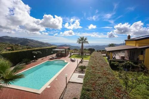 Charming Villa in Graniti with Private Pool