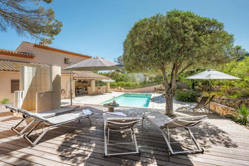 Charming villa in LES ISSAMBRES with SEA VIEW and swimming pool