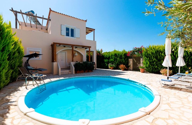 VILLA JUNTO AL MAR, 3 DORMITORIOS / 2 BAÑOS, 200 ma la playa, piscina privada, no se necesita coche
