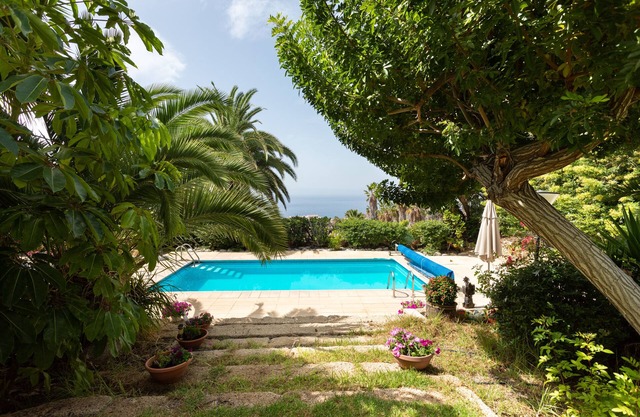 VILLA FANTASTICA PISCINA CLIMATIZADA PLAYA VISTAS AL MAR AC WIFI PREMIUM PARTNER