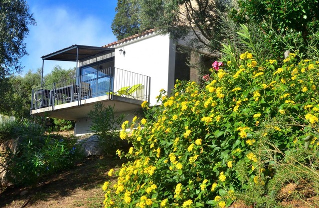 Encantadora villa en Porto-Vecchio vista al mar con piscina climatizada