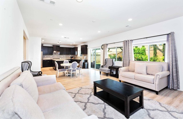 Charming Villa Retreat on Bennington - A Perfect Getaway Awaits You Here #41282