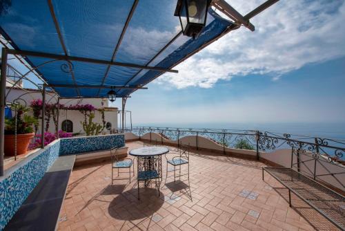 Charming Villa, with terrace overlooking the sea, Amalfi coast