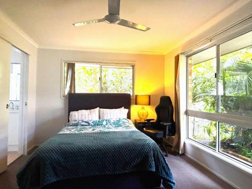 Charming Villa Walk to Mall, Quick City Access, Golf & Sports Nearby
