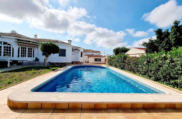 Encantador Chalet Con Piscina Privada Urb La Siesta-Torrevieja