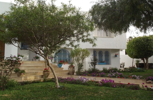 Encantadora villa con piscina a 200 m del puerto deportivo de Kantoui, a 500 m del mar.