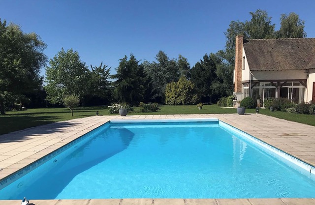 Charming villa with pool 50 minutes from Paris
