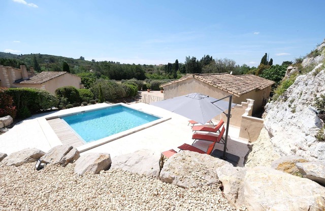 Charming villa with heated pool for 8 people near Eygalières - 8 sleeps