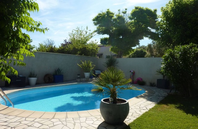 Charming villa with pool in a quiet, leafy setting, 20 min. from Aix-en-Provence