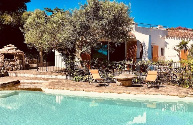 Charming villa with swimming pool and sea view near the beaches
