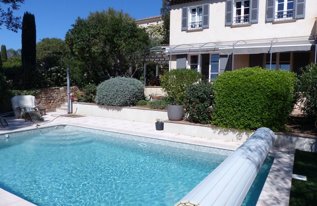 villa en una zona tranquila y cerca de la costa y servicios