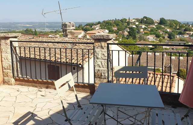 98 m2 typical Provencal village house