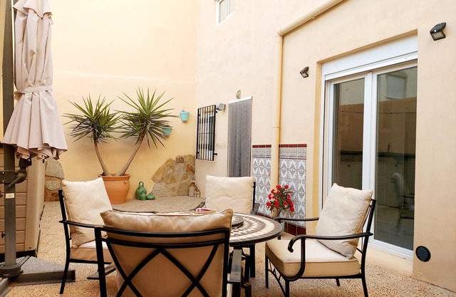Encantadora Casita con Patio para unas tranquilas vacaciones a 7km de la playa