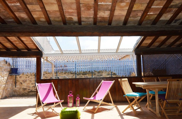 Encantadora casa vinícola renovada, 3 dormitorios, 2 terrazas, céntrico en Loupian