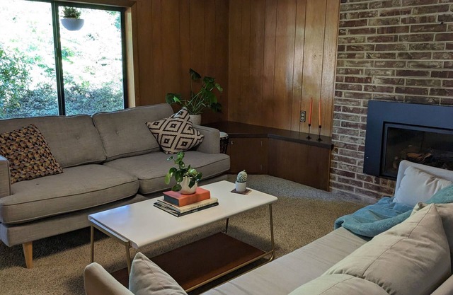 Charming Vintage Apartment in Meadowbrook/Wedgewood