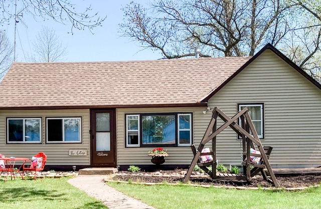 Charming Vintage Inspired Cottage on Lake Pokegama
