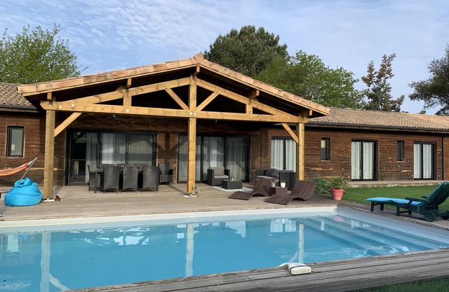CASA DE MADERA CON ENCANTO EN UN NIVEL