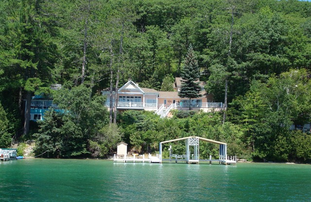 Encantadora casa de campo en el lago Valonia