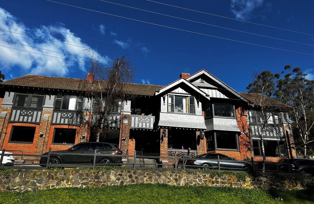 Charming Warburton Getaway!