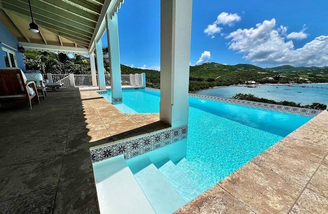 Charming Waterfront Villa!
